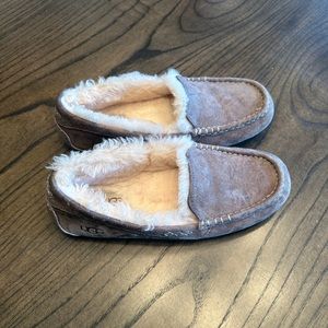 Ugg Ansley Women’s Moccasin slippers, Sz 8